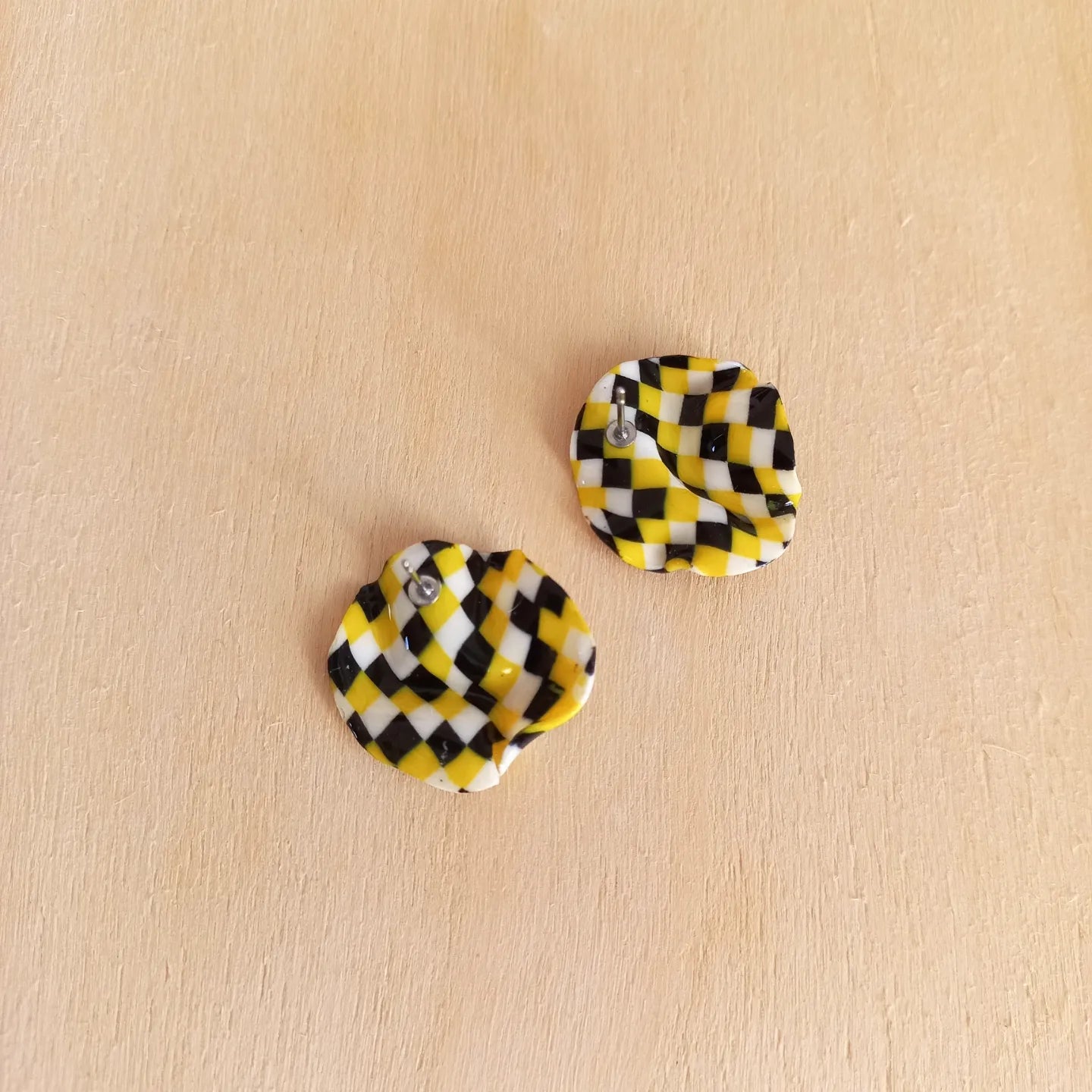 Checkered Crease Stud Earrings