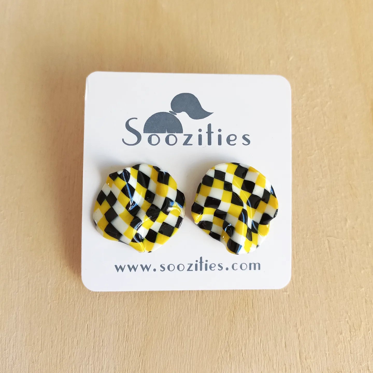 Checkered Crease Stud Earrings