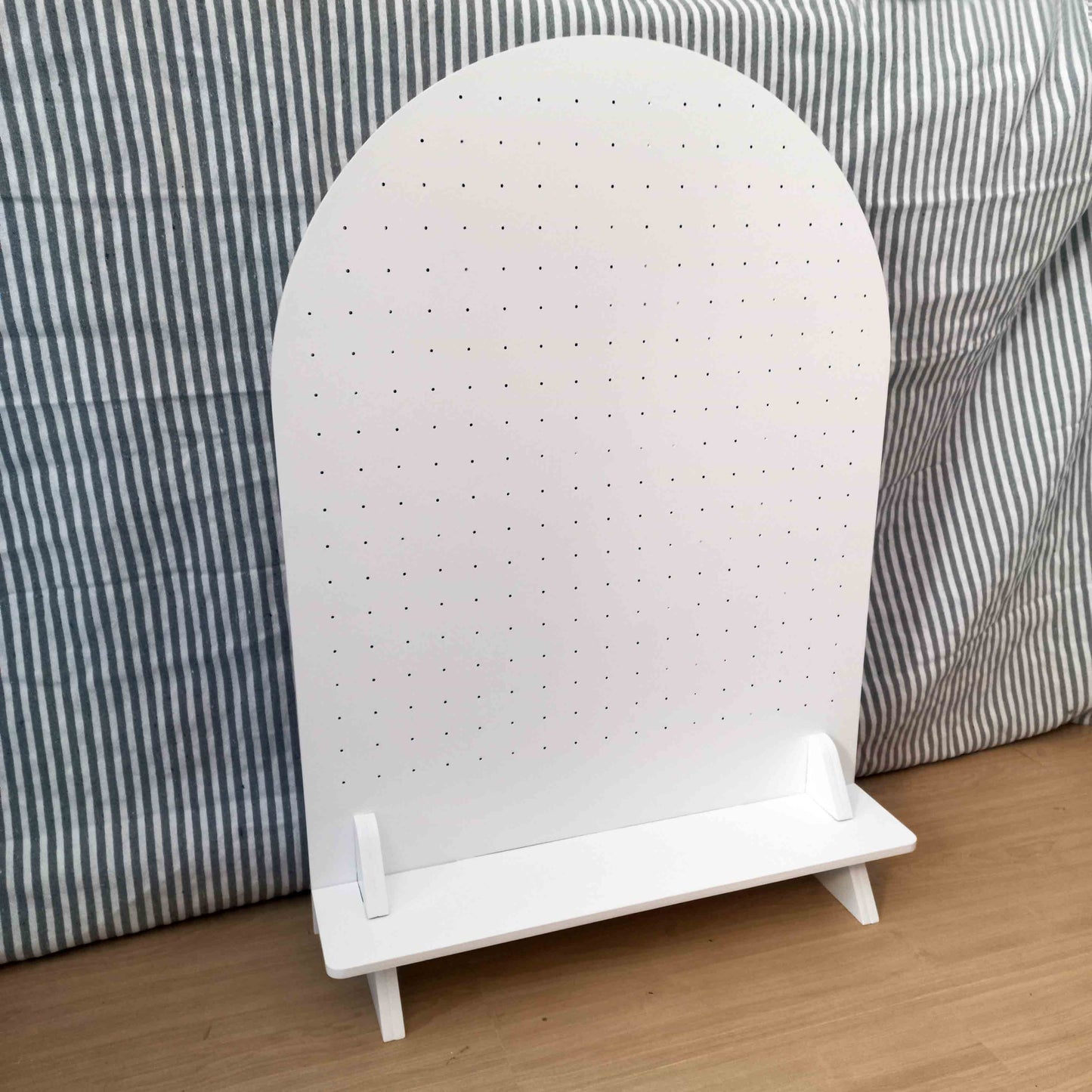 Large Arch Pegboard with Shelf 84x60cm